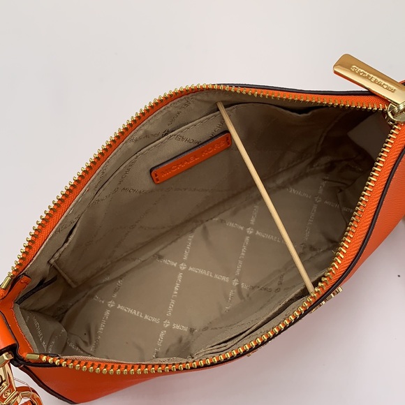 MICHAEL KORS JET SET TRAVEL SMALL SHOULDER CROSSBODY
BAG WITH TECH ATTCHD - Picture 13 of 16